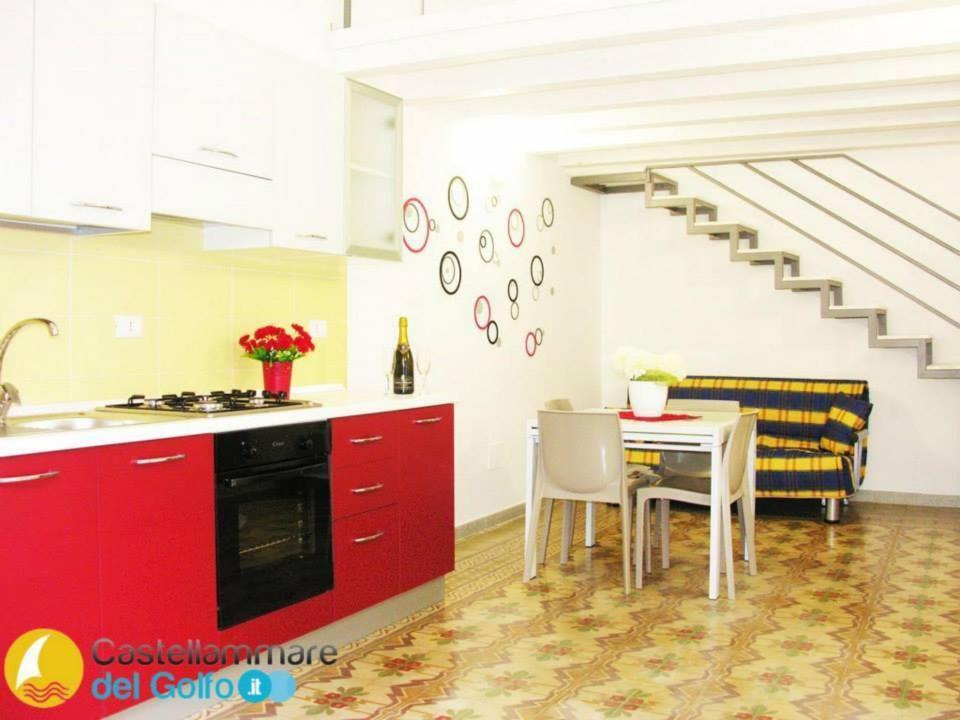 קאסטלמארה דל גולפו Casa Vacanza Raggio Di Sole מראה חיצוני תמונה